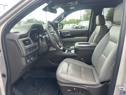 Used 2022 Chevrolet Tahoe Z71 w/ Luxury Package AWD/4WD image 16