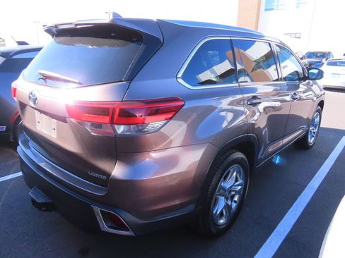 Used 2017 Toyota Highlander Limited image 4