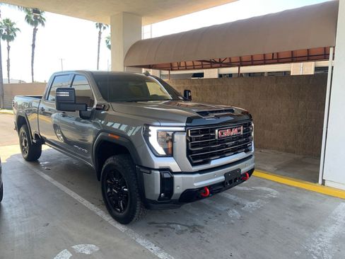 Used 2025 GMC Sierra 2500 AT4 AWD/4WD image 3