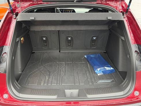 Used 2025 Chevrolet Trax RS w/ Sunroof Package FWD image 6