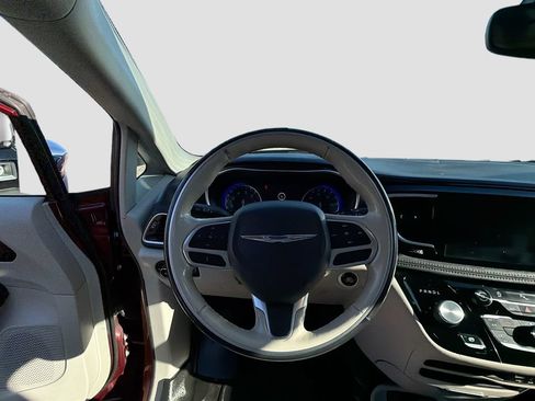 Used 2020 Chrysler Pacifica Limited FWD image 11
