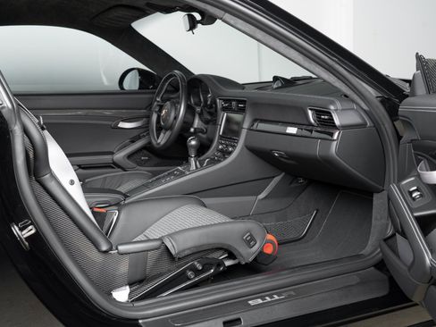 Used 2016 Porsche 911 R image 25