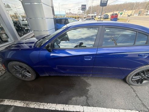 Used 2019 Dodge Charger SXT w/ Plus Group image 2