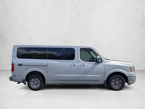 Used 2016 Nissan NV 3500 SL image 2