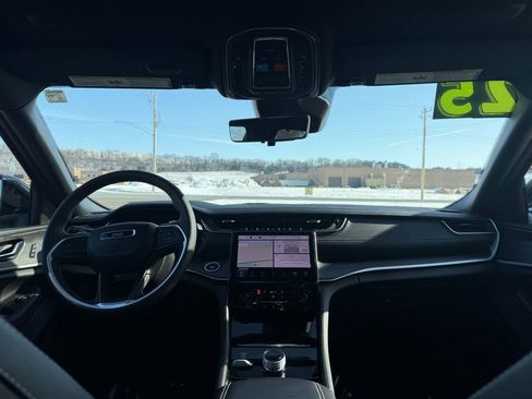 Used 2025 Jeep Grand Cherokee L Limited w/ Luxury Tech Group II image 25