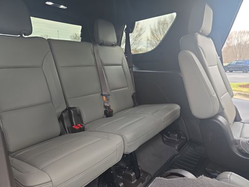 Used 2023 GMC Yukon SLT image 12