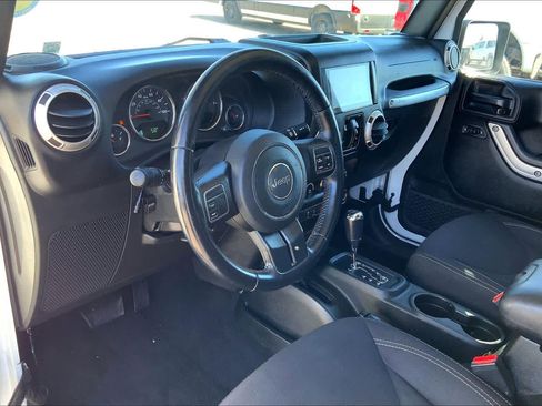 Used 2018 Jeep Wrangler Unlimited Sahara image 17