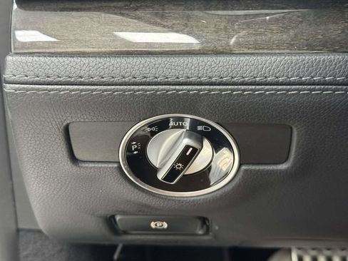 Used 2016 Mercedes-Benz SL 550 w/ Driver Assistance Package image 45