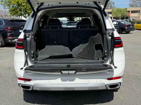 Used 2026 BMW X7 xDrive40i image 16