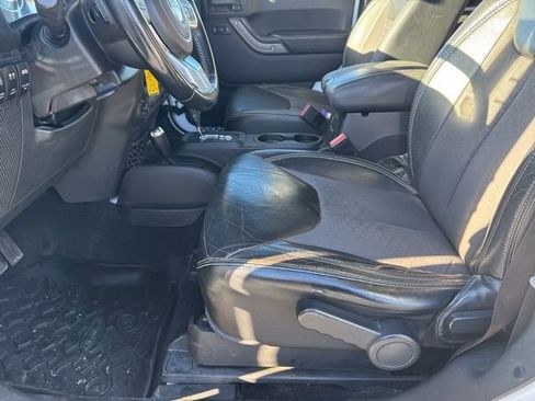 Used 2017 Jeep Wrangler Sport image 15