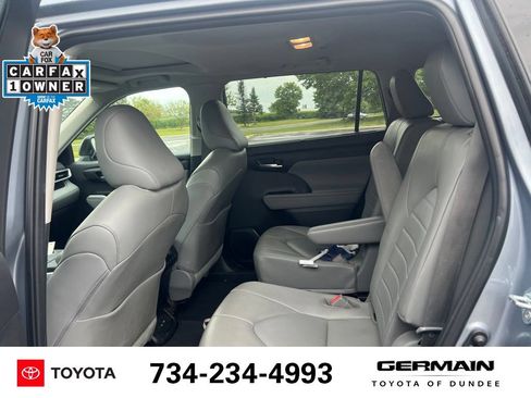 Used 2023 Toyota Highlander XLE AWD/4WD image 13