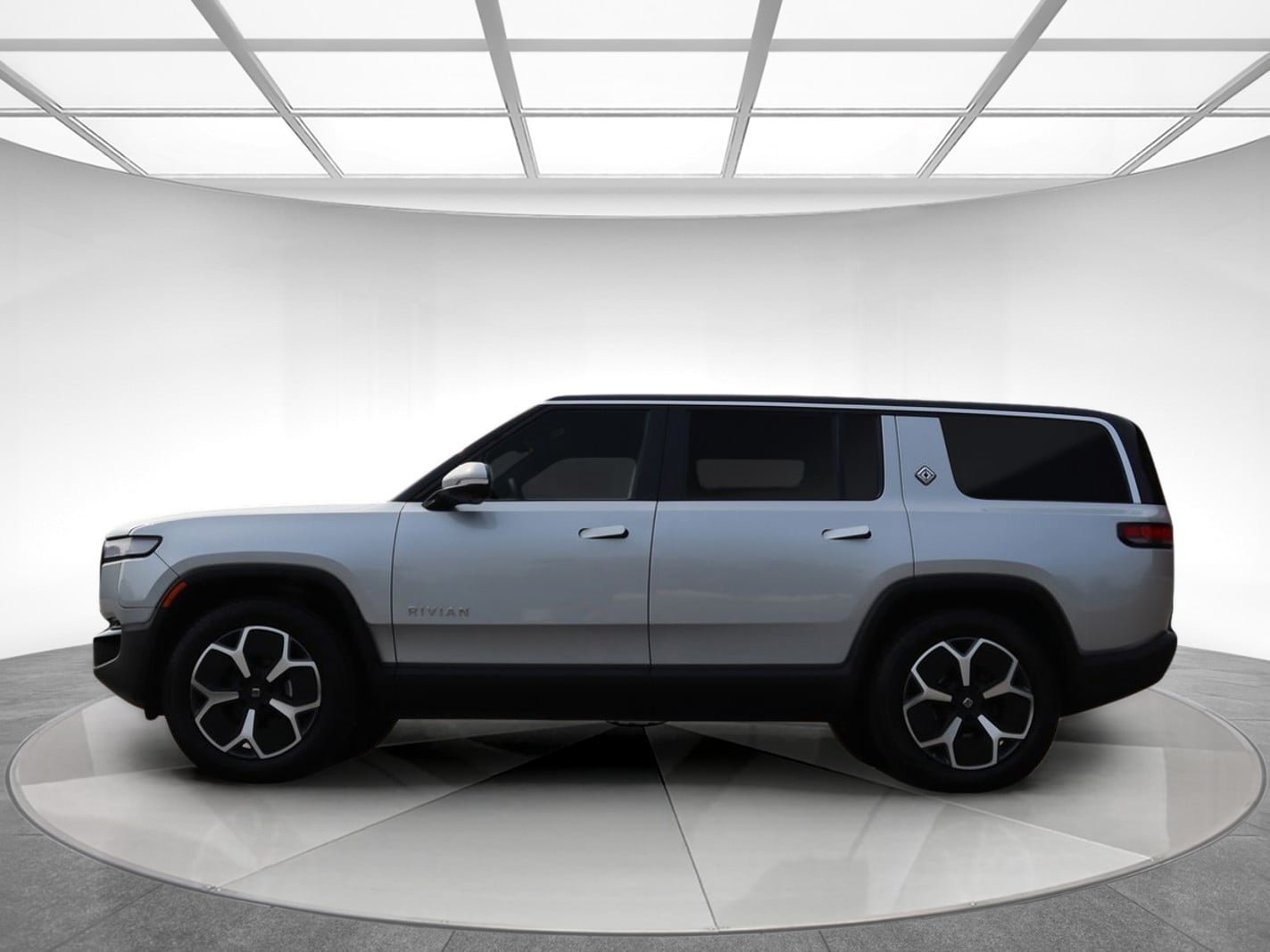 Used 2024 Rivian R1S Adventure Dual AWD/4WD image 4
