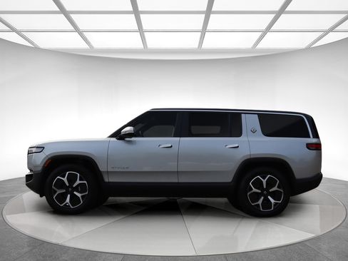 Used 2024 Rivian R1S Adventure Dual AWD/4WD image 4