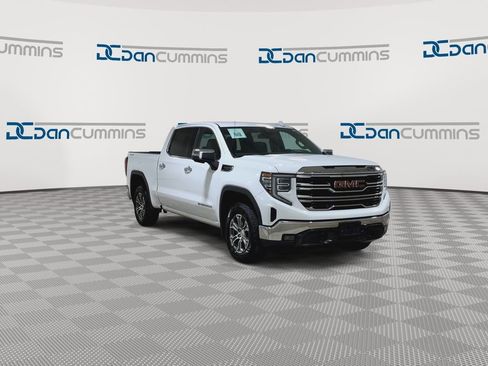 Used 2025 GMC Sierra 1500 SLT AWD/4WD image 3