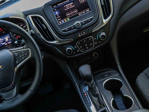 Used 2024 Chevrolet Equinox LT image 19