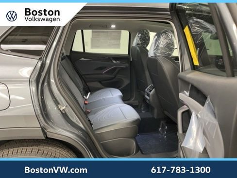 New 2026 Volkswagen Tiguan SE image 10