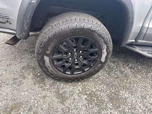 Used 2023 Chevrolet Colorado Trail Boss w/ Technology Package image 24