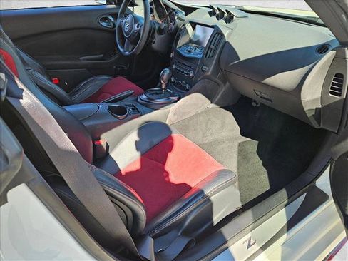Used 2018 Nissan 370Z NISMO image 17