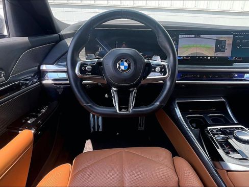 Used 2024 BMW 740i w/ Premium Package 2 RWD image 5