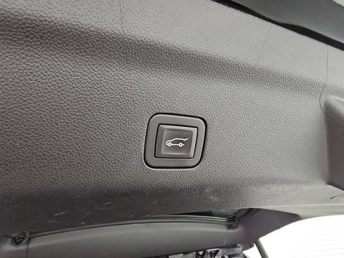 Used 2025 GMC Yukon XL AT4 w/ AT4 Premium Package AWD/4WD image 39