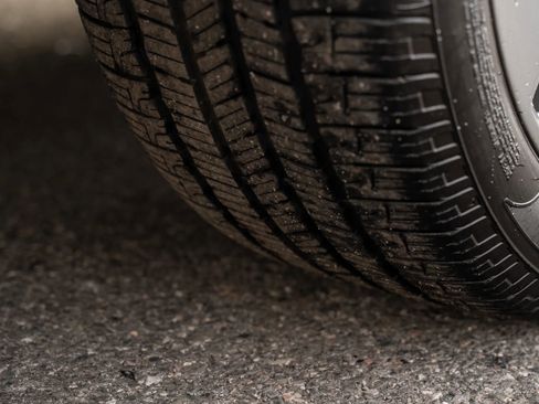 Used 2018 Mercedes-Benz E 300 E 300 4MATIC Sedan 4D w/ Premium 1 Package image 36