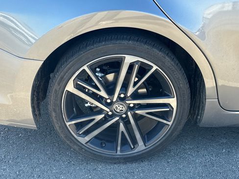 Used 2025 Toyota Camry XSE w/ Premium Plus Package image 4