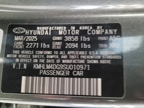 Used 2025 Hyundai Elantra Sport FWD image 33