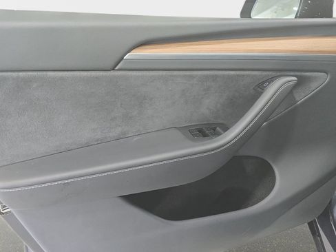 Used 2025 Tesla Model Y Long Range RWD image 25