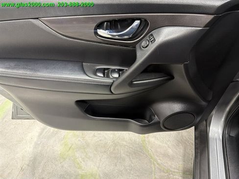 Used 2019 Nissan Rogue SV AWD/4WD image 25