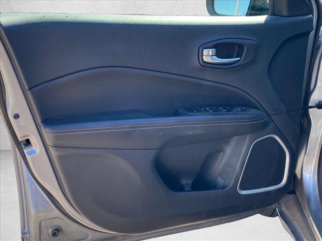 Used 2020 Jeep Compass Latitude AWD/4WD image 9