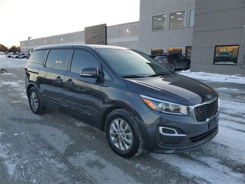 Used 2021 Kia Sedona LX image 2
