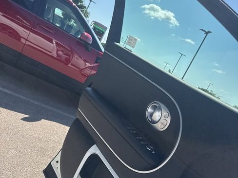 New 2026 Hyundai Ioniq 9 Calligraphy image 6