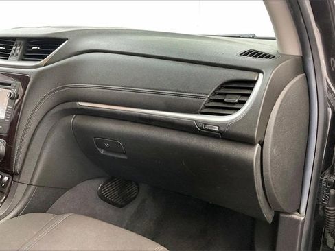 Used 2015 Chevrolet Traverse LT image 17