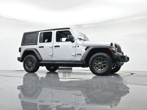 Used 2024 Jeep Wrangler Unlimited Rubicon AWD/4WD image 38