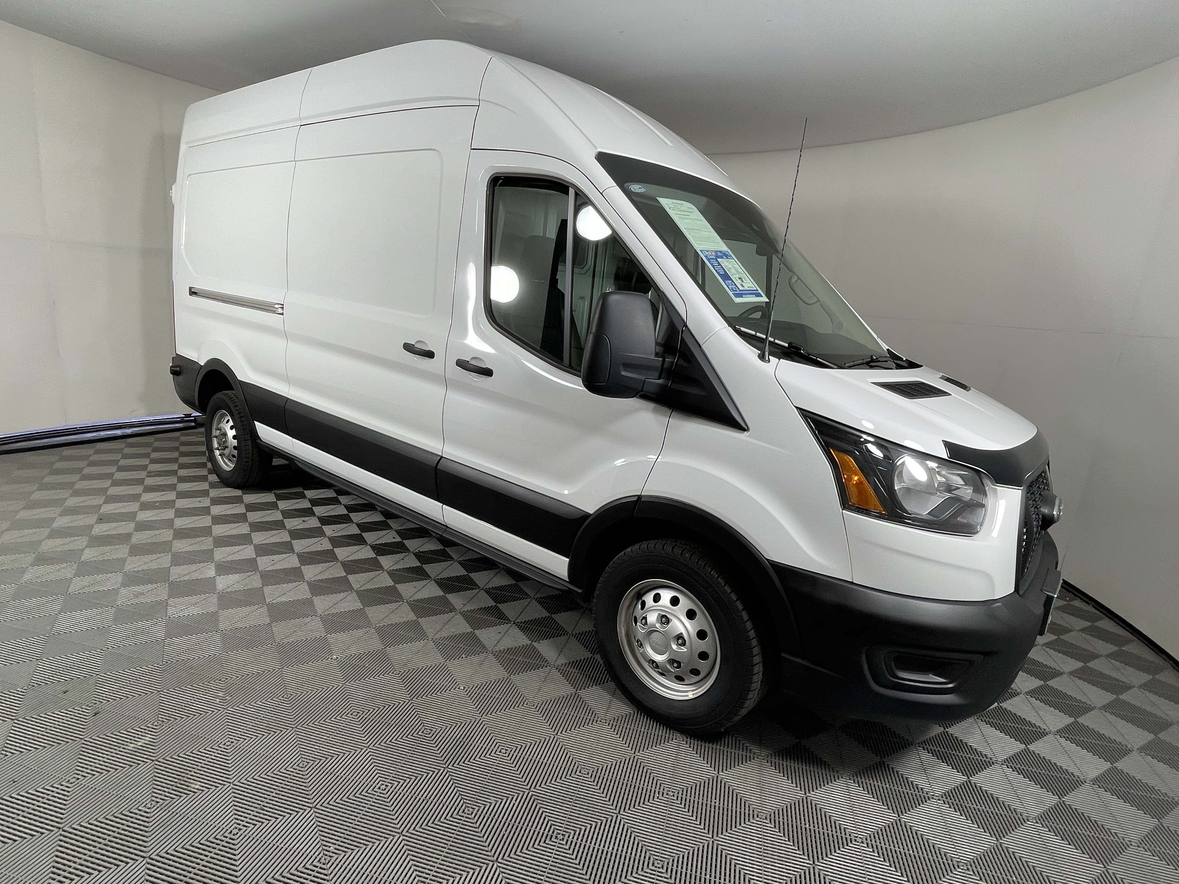 Used 2025 Ford Transit 250 148 High Roof AWD image 7