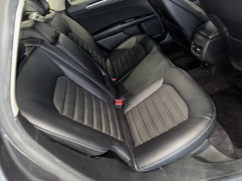 Used 2017 Ford Fusion SE w/ Equipment Group 201A image 25