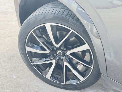 Used 2023 Volvo XC90 B5 Plus w/ Protection Package Premier image 12