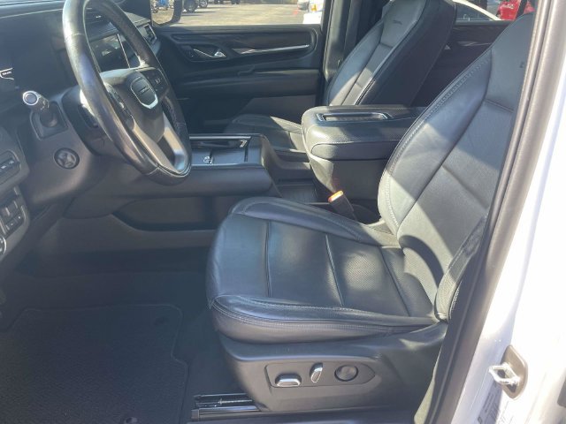 Used 2022 GMC Yukon XL Denali w/ Denali Premium Package AWD/4WD image 15