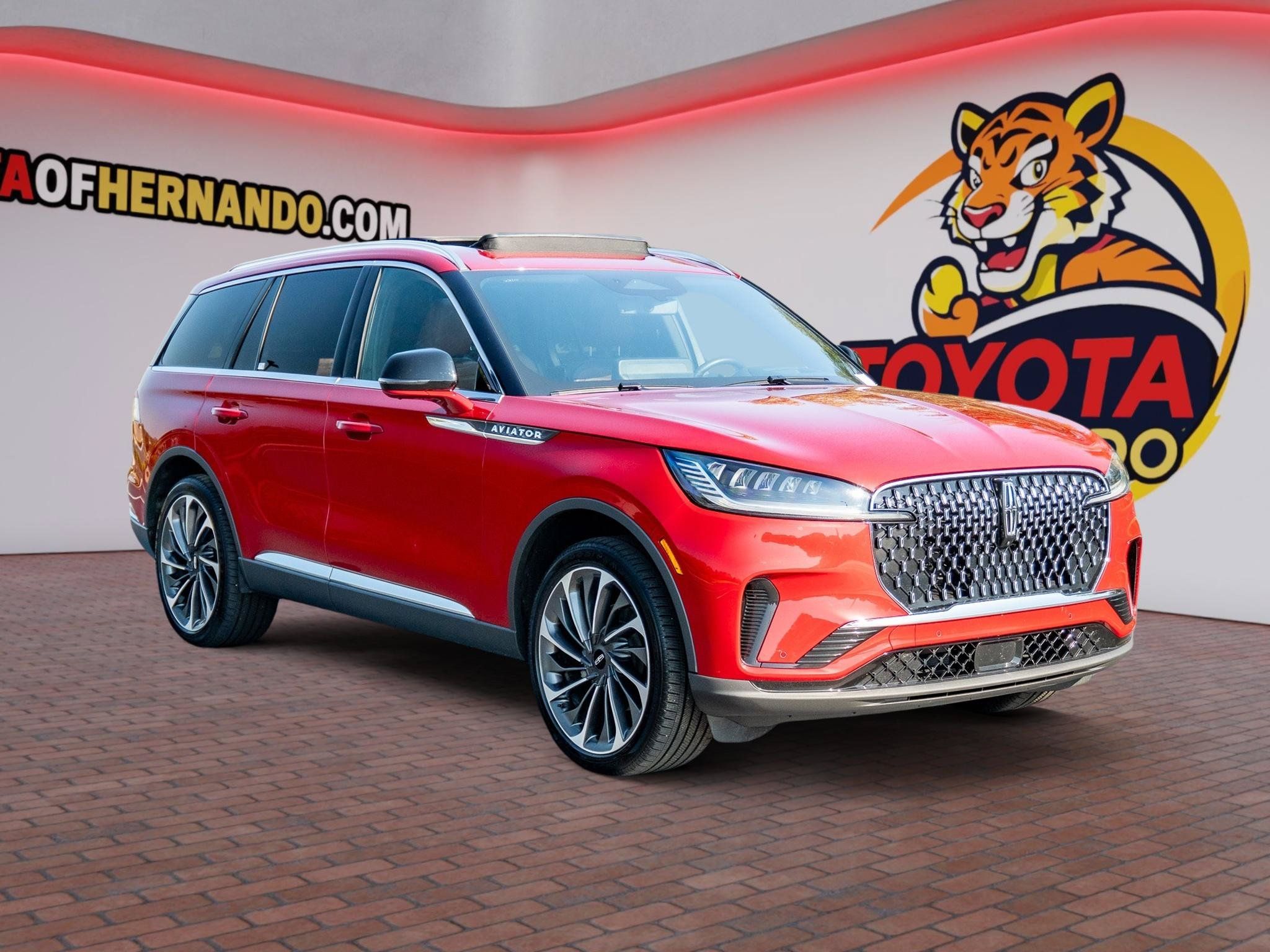 Used 2026 Lincoln Aviator Reserve AWD/4WD image 3