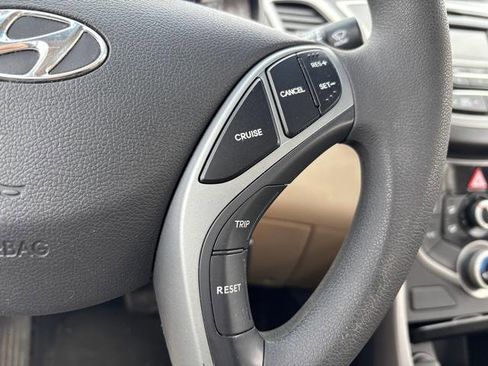 Used 2016 Hyundai Elantra SE image 19