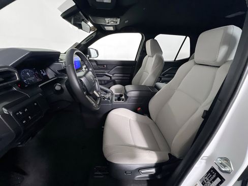 Used 2025 Toyota 4Runner SR5 image 14