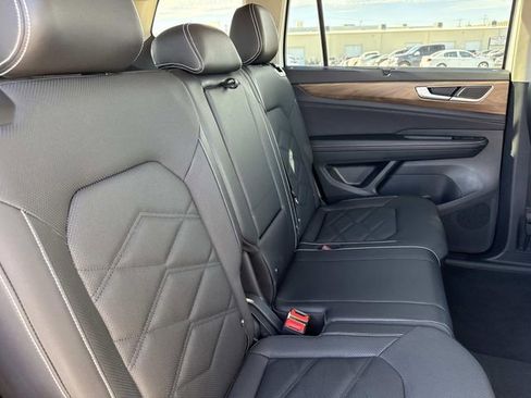 Used 2025 Volkswagen Atlas SE image 16