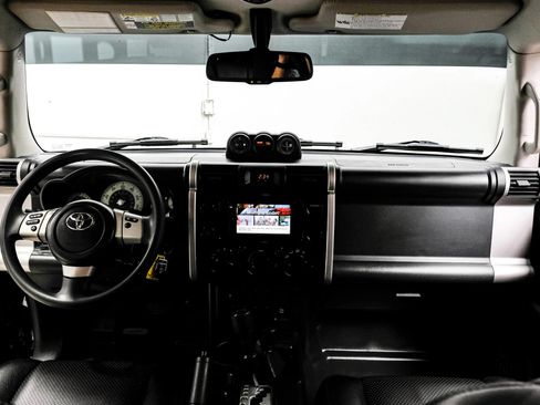Used 2013 Toyota FJ Cruiser 4WD w/ Convenience Pkg image 19