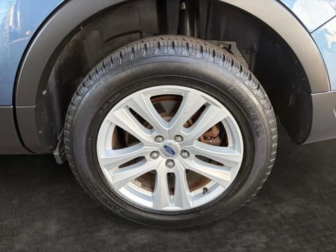 Used 2019 Ford Explorer XLT w/ Equipment Group 202A AWD/4WD image 43