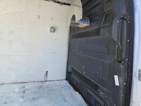 Used 2014 Mercedes-Benz Sprinter 2500 image 26