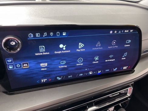 Used 2025 Chevrolet Traverse LT image 31