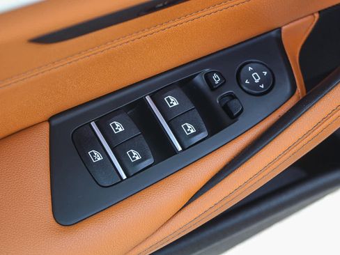 Certified 2023 BMW 530e w/ Convenience Package image 20