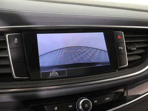 Used 2020 Buick Enclave Essence image 6