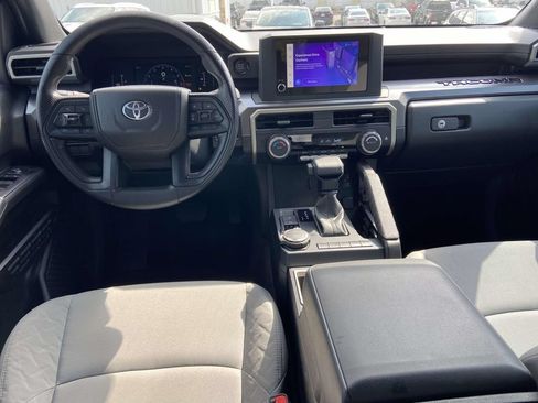 Used 2025 Toyota Tacoma SR5 AWD/4WD image 11