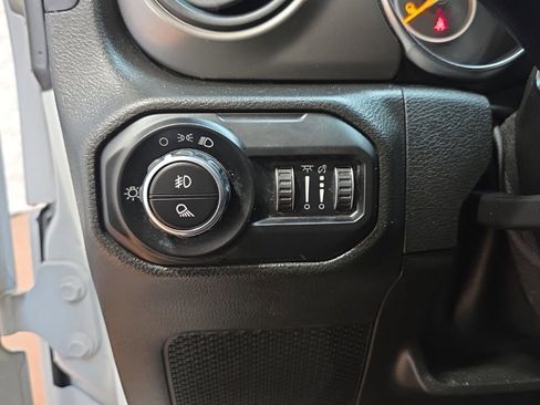 Used 2021 Jeep Gladiator Sport image 27